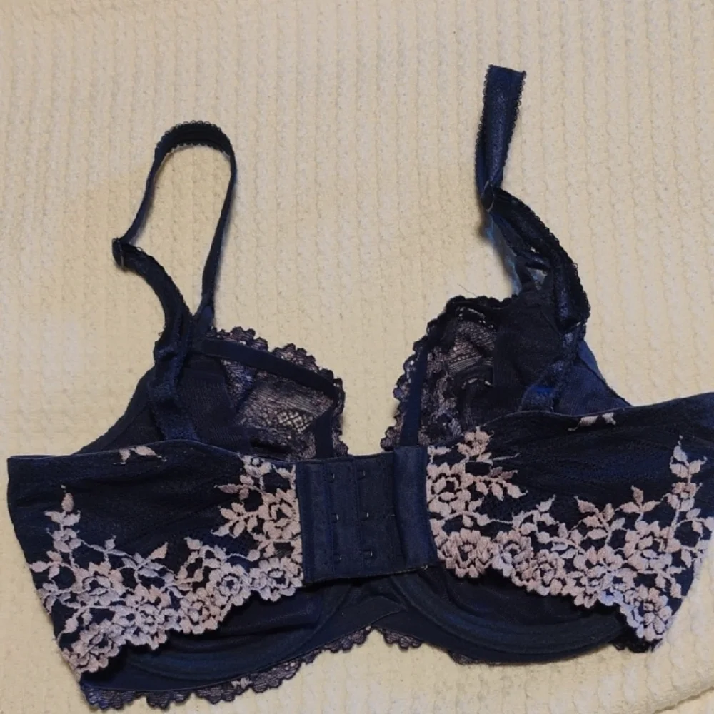 Wacoal Navy Blue Bra with Cream Lace - Picture 3 of 5